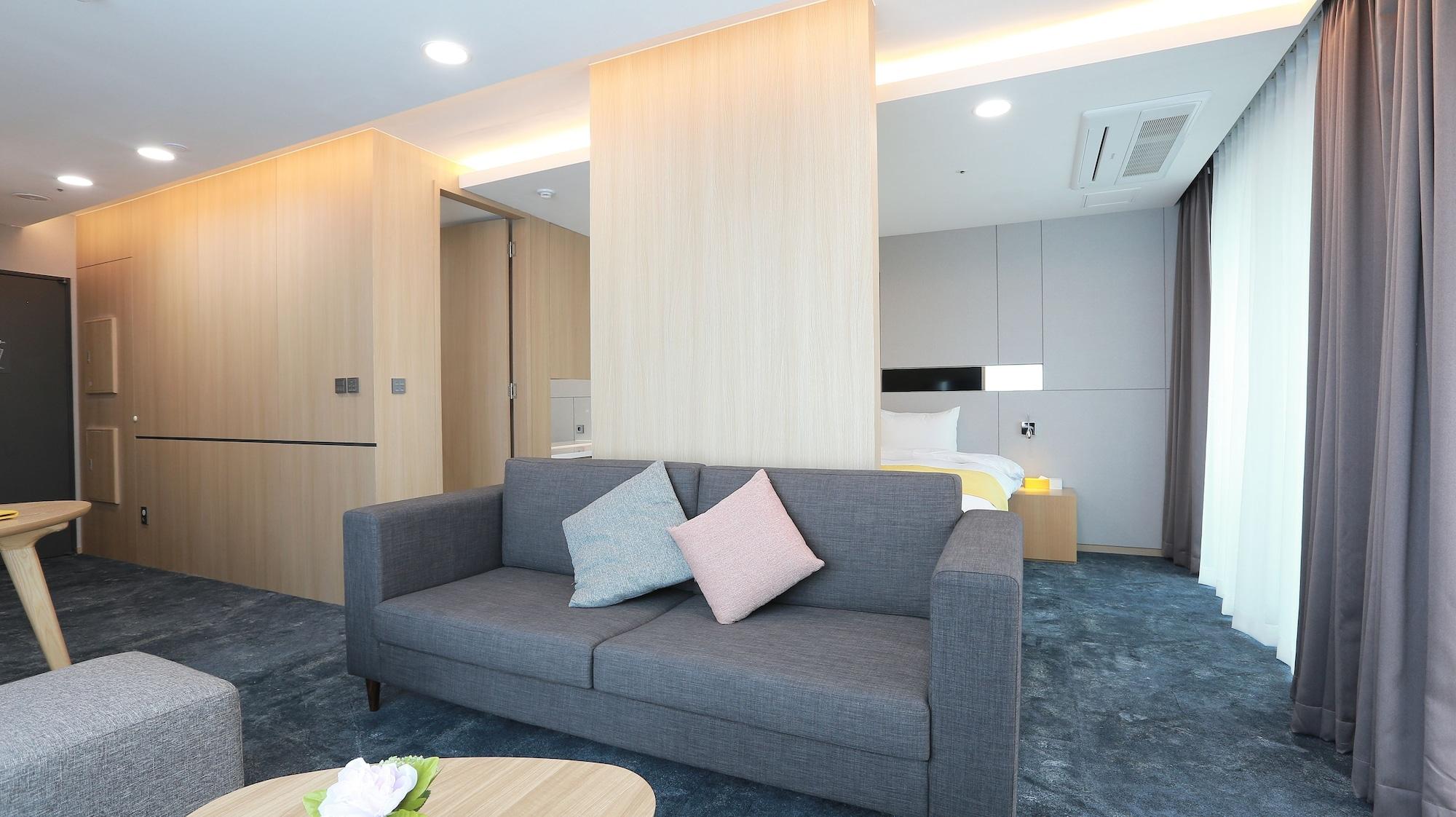 Co-Op City Hotel Seongsan Согвипхо Экстерьер фото
