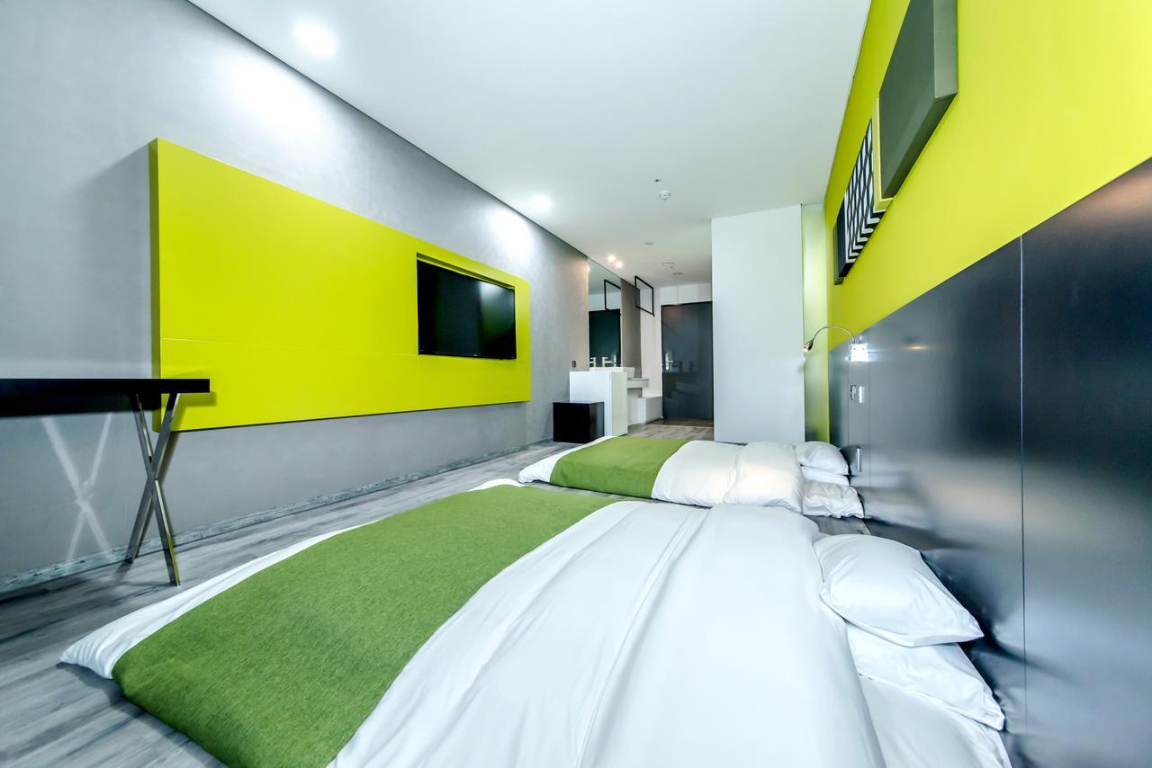 Co-Op City Hotel Seongsan Согвипхо Экстерьер фото