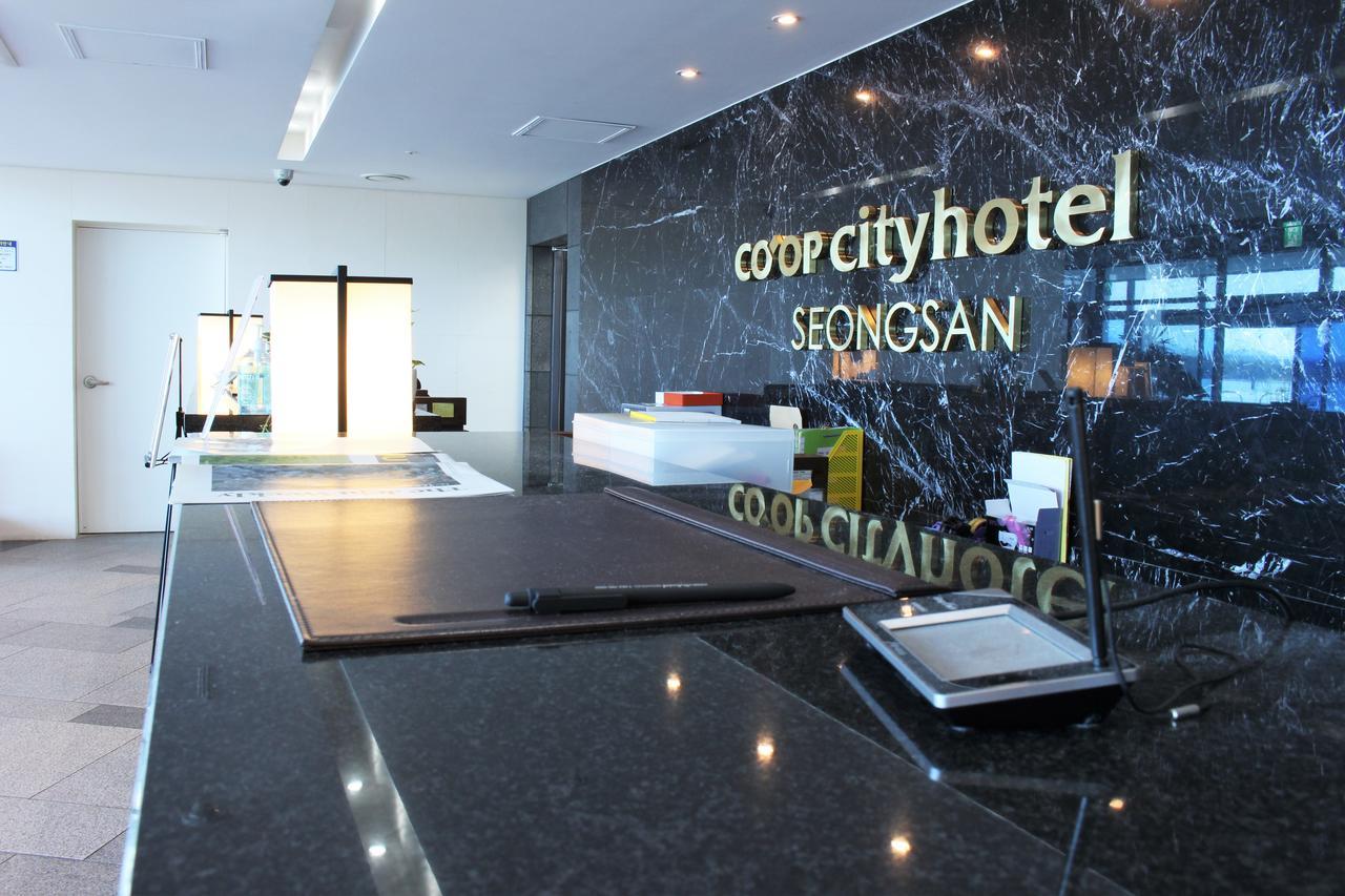 Co-Op City Hotel Seongsan Согвипхо Экстерьер фото