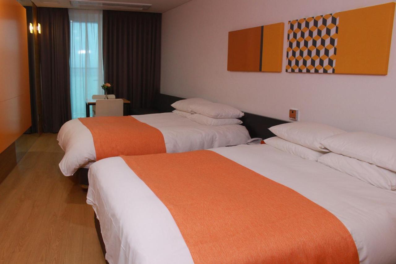 Co-Op City Hotel Seongsan Согвипхо Экстерьер фото