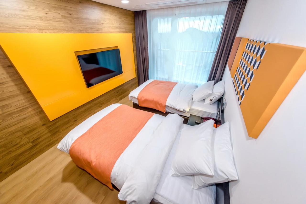 Co-Op City Hotel Seongsan Согвипхо Экстерьер фото